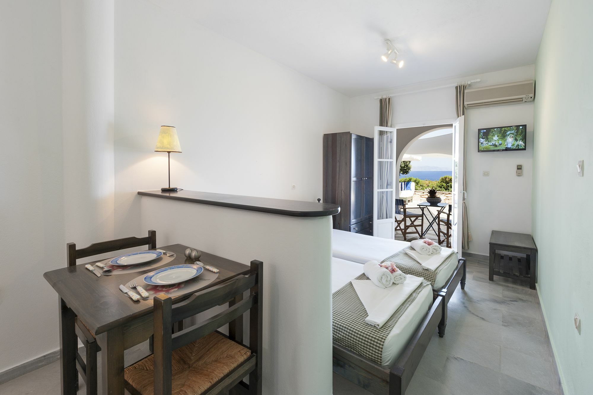 Dryades Family Hotel Drios Exterior photo